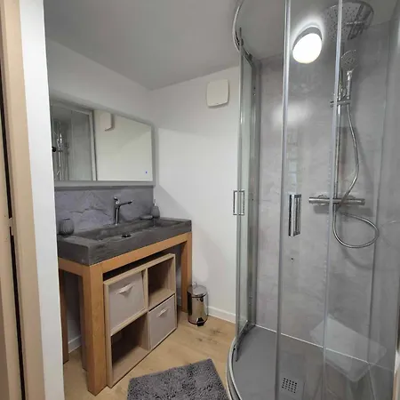 79 Hébergement de vacances *